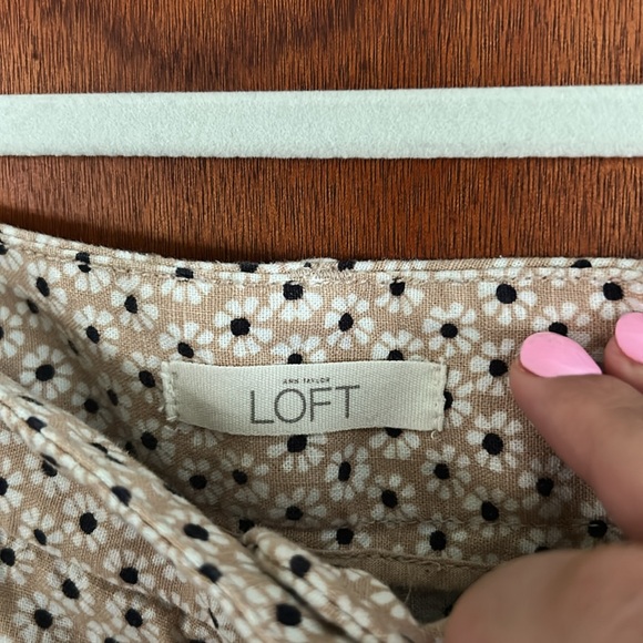 Ann Taylor LOFT floral print shorts size 14 - Picture 4 of 7